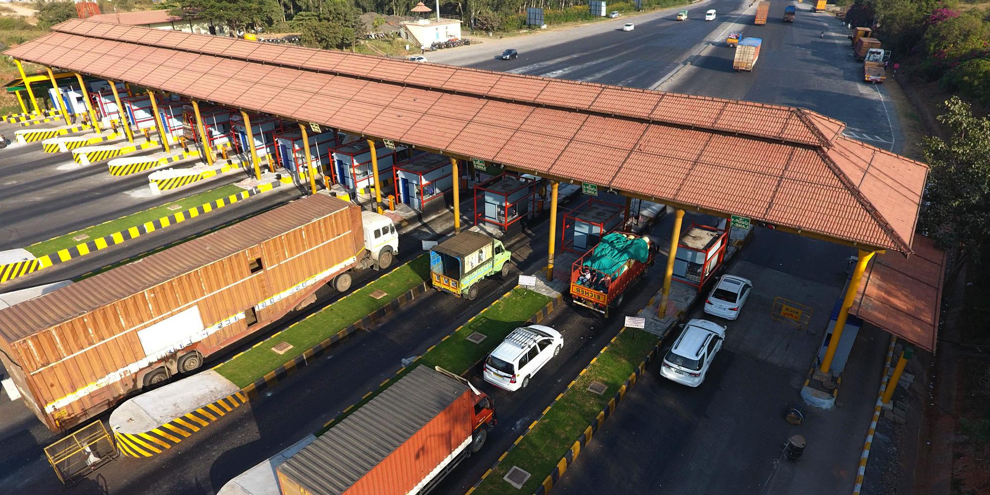 Cars and trucks lined up at NECE toll station